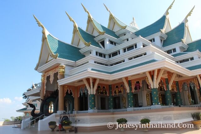 Wat Pa Phu Kon Outside