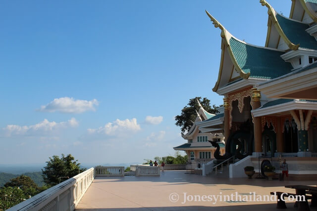 Wat Pa Phu Kon Outside And A View