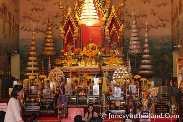Wat Pho Chai Shrine Area