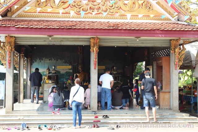Wat Pho Chai Shrine Outside
