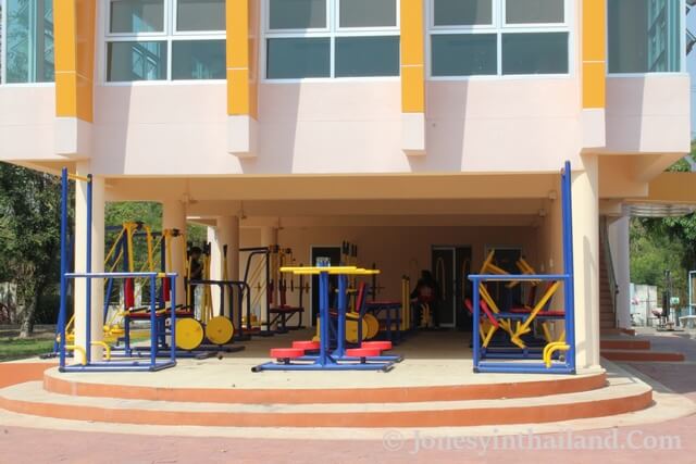 Nong Thin Park Gym Fitness