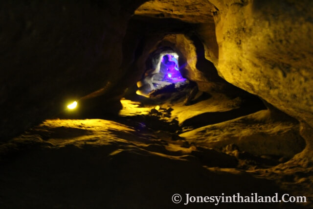 Tham Phiang Din Cave Picture