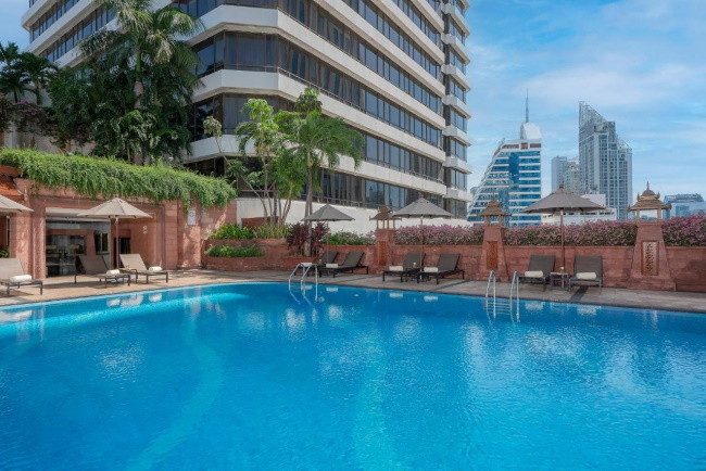 The Landmark Hotel In Bangkok Sukhumvit Swimming Pool Outside