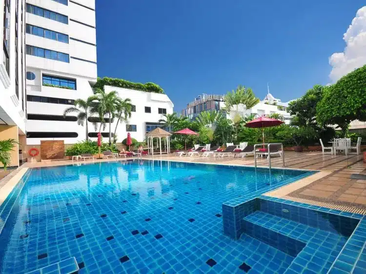 Grand President Hotel Sukhmvit Soi 11 Swimming Pool On A Sunny Day