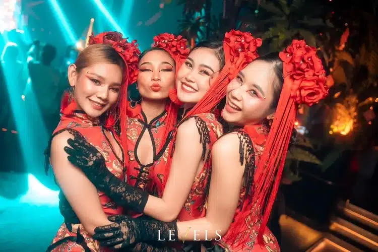 Four Beautiful Thai Ladies At Levels Nightclub On Sukhumvit 11 Bangkok